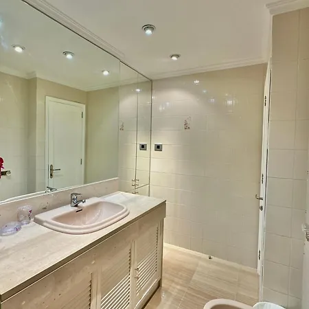 Hostiguest Coliving Leon Y Castillo Guest house *